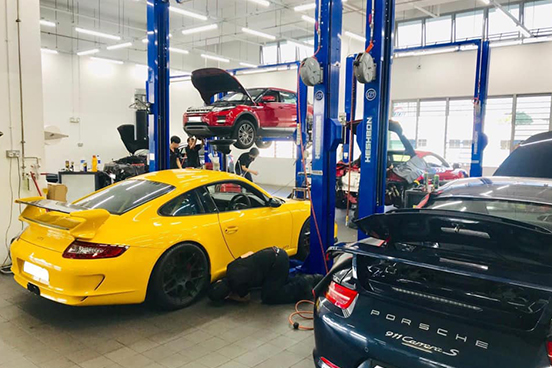 “In the beginning I looked around and could not find quite the car I dreamed of. So, I decided to build it myself” – this quote from Ferdinand Porsche is the underlying key principle based on how we established Motor Edgevantage Porsche Workshop. We differentiate from the rest of the workshops by benchmarking against the authorised dealer by assembling a team of trained and certified technicians, invest in training, equipped with special tools to specialise in Porsche with unrivalled customer service and quality of work matching or exceeding the authorised dealer. When you visit our Porsche Workshop, you can speak directly with our specialists who will provide a clear and concise evaluation of the work, why such work is required, your options and future maintenance plans for your Porsche. Our personalised service means we are more than happy for you to stop by any time to discuss regarding your Porsche as your Porsche is unique, and there’s no substitute. That’s also why your Porsche needs specialised servicing and care that cannot be entrusted just to anyone. Whether you think your Porsche has a problem or your car is in the workshop being repaired, we’ll be delighted to see you and have a chat.