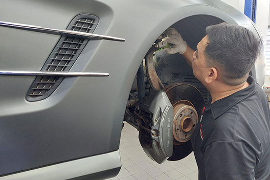 MERCEDES-BENZ SERVICING Motor Edgevantage offer a full range of Mercedes-Benz Servicing, including standard Mercedes-Benz A & B Services following Mercedes-Benz ASSYST. Our Mercedes-Benz agent trained team have experience on various models of Mercedes-Benz. This equips us to diagnose faults in your car in a seamless manner for all kinds of servicing and repairs.