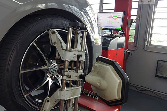 Wheel alignment - Maintaining proper wheel alignment is essential to avoid unnecessary wear on your tyres, steering, suspension and brakes. Accurate wheel alignment optimises driving stability, maximises tyre life and improves your car’s overall handling performance. At Motor Edgevantage, we provide computerised 4-wheel alignment and adjustment according to factory’s specifications for Volvo, Jaguar, Land Rover, Audi, BMW, Mercedes-Benz, Porsche and other premium and luxury brands.